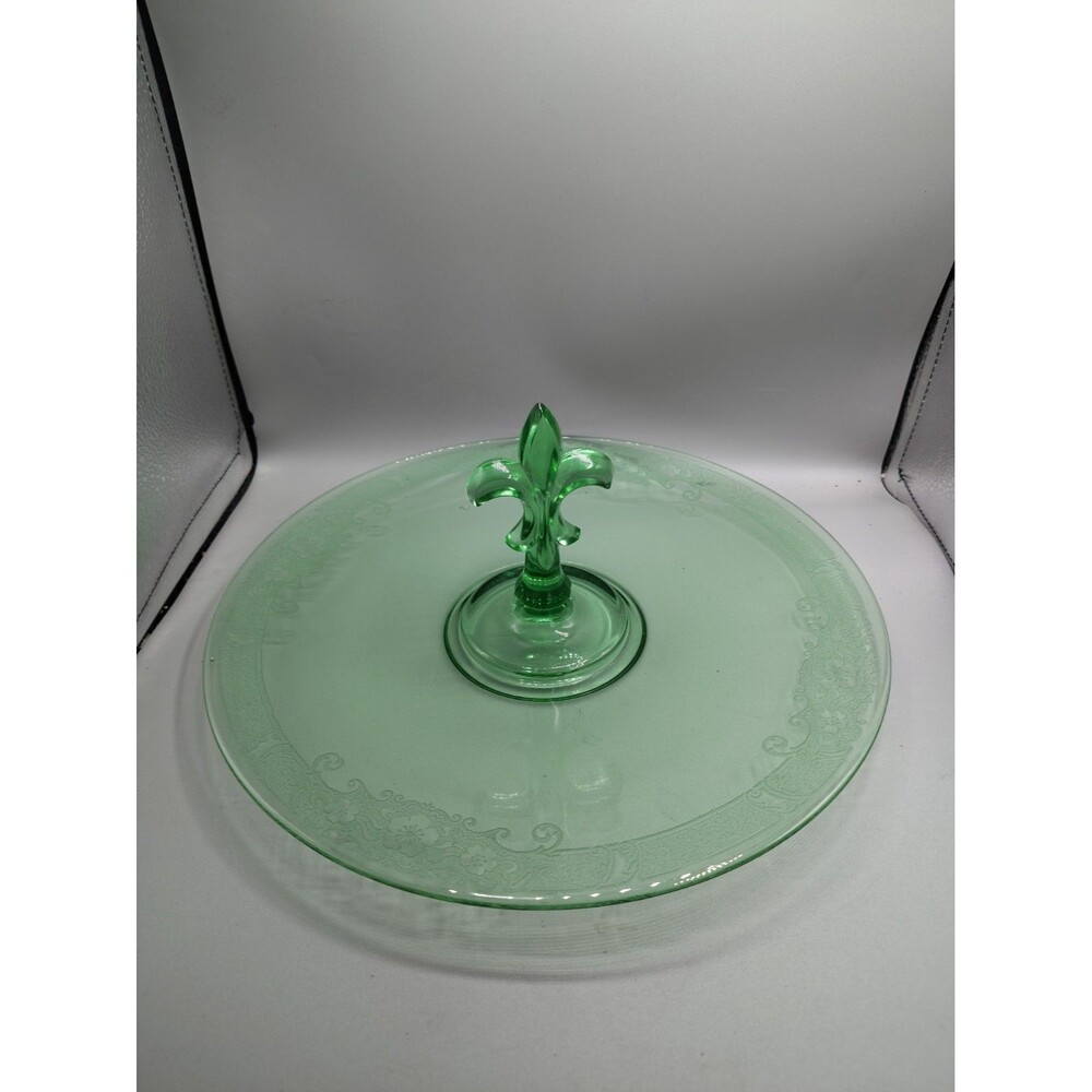 Nice Fostoria Uranium Green Round Beverly Etched Center Handled Sandwich Tray